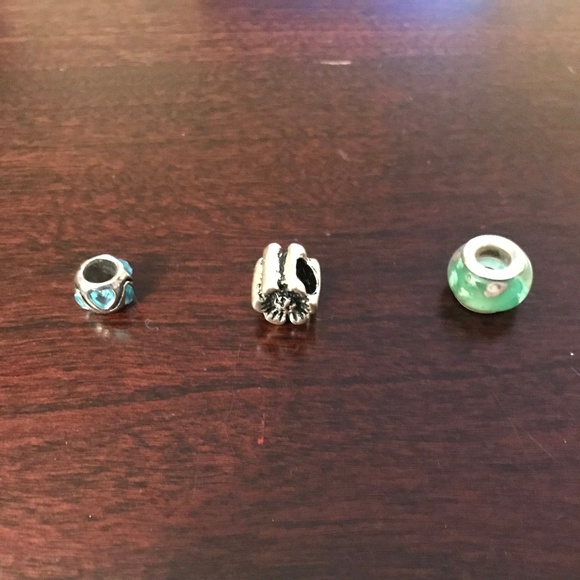 Charm Bracelet with 8 Beads NWOT - Picture 3 of 4